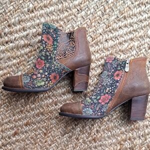 L'Artiste Floral Brown Ankle Boots